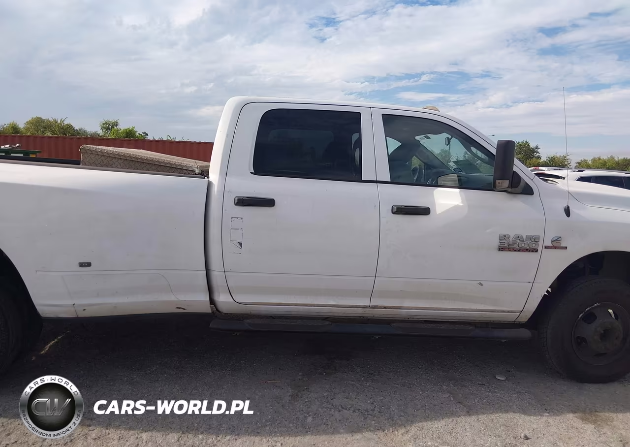 2018 Ram 3500 Tradesman 4X4 8' Box VIN:3C63RRGLXJG281235 - 13