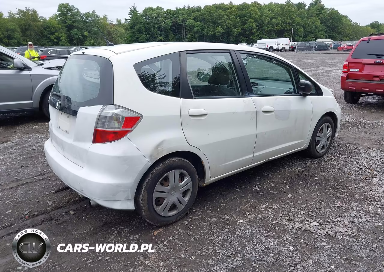 2011 Honda Fit VIN:JHMGE8H3XBC022827 - 4