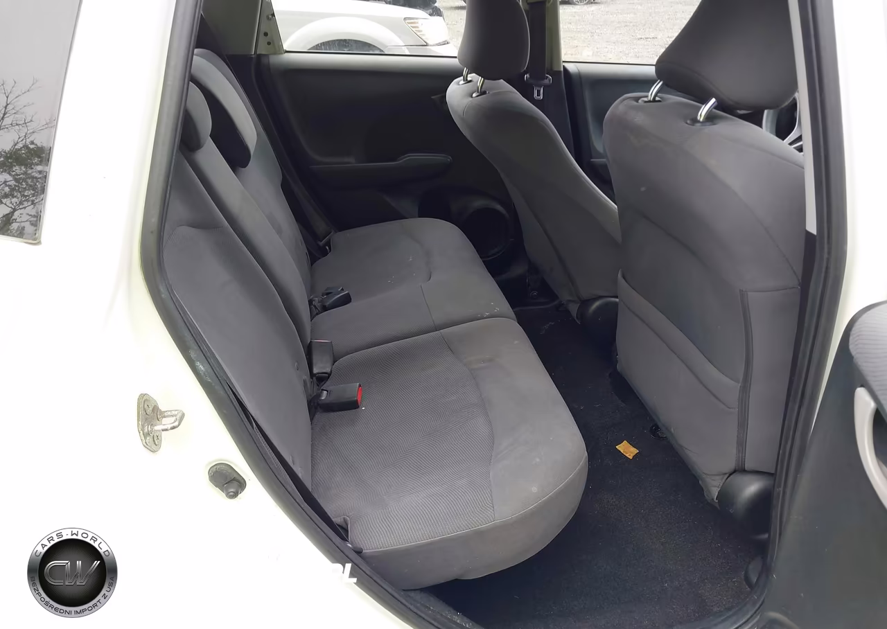 2011 Honda Fit VIN:JHMGE8H3XBC022827 - 8