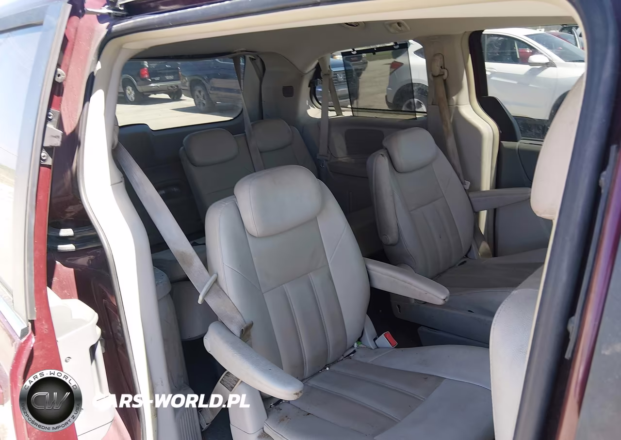 2008 Chrysler Town & Country Touring VIN:2A8HR54P38R717161 - 8
