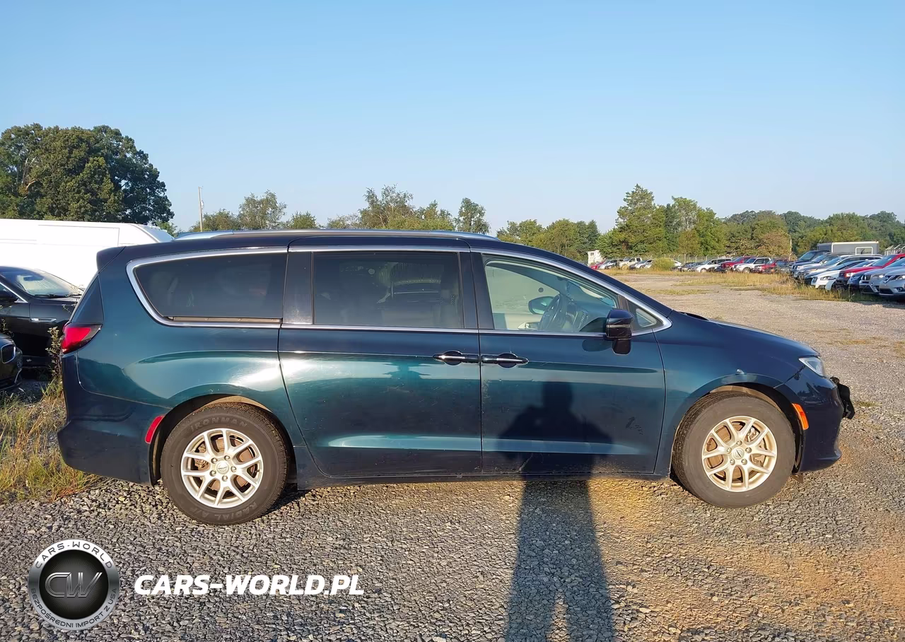 2021 Chrysler Pacifica Touring L VIN:2C4RC1BG2MR601209 - 13