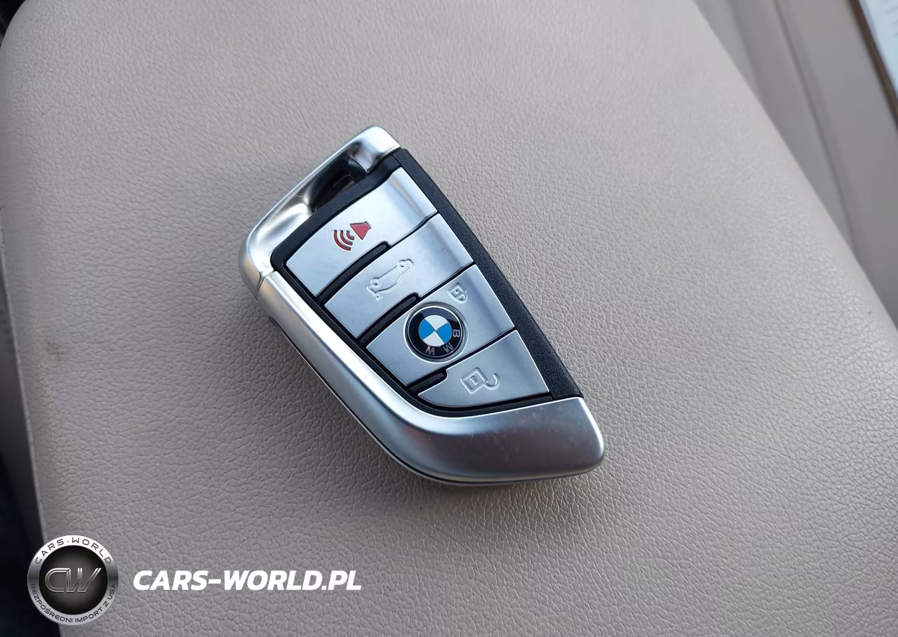 2019 BMW X3 xDrive30I VIN:5UXTR9C5XKLE19507 - 11