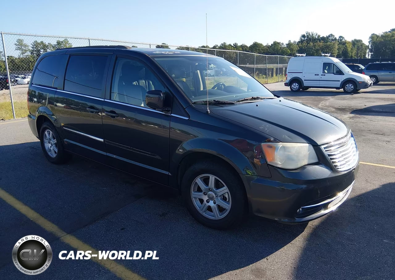 2012 Chrysler Town & Country Touring – zdjęcie 1 z 11