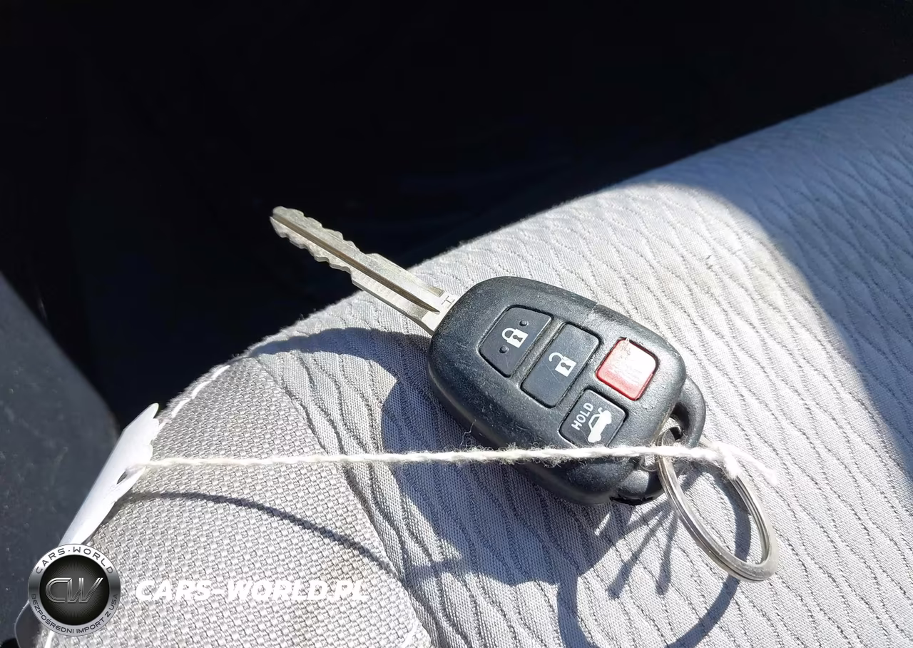 2017 Toyota Corolla Le VIN:2T1BURHE4HC894006 - 11