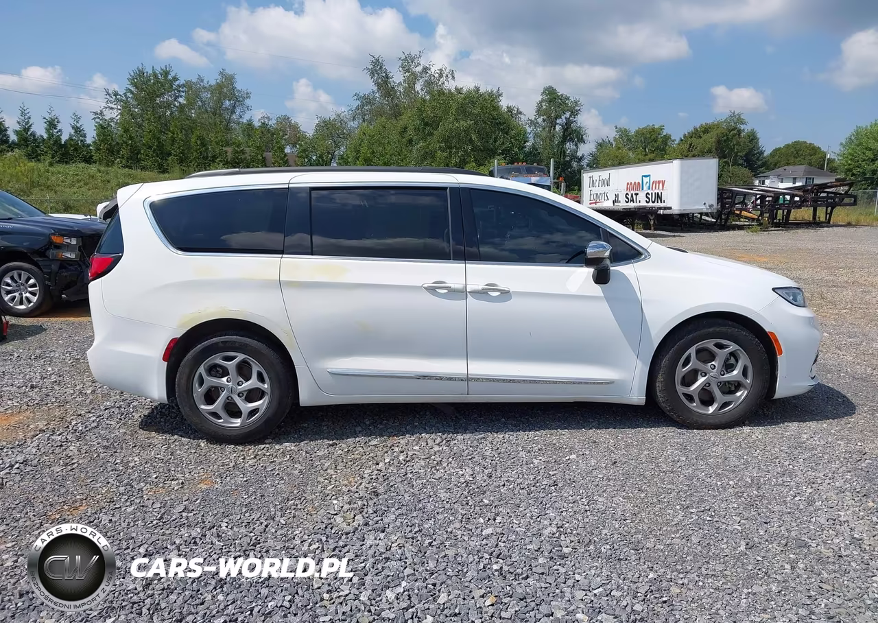 2023 Chrysler Pacifica Limited VIN:2C4RC1GGXPR530323 - 13