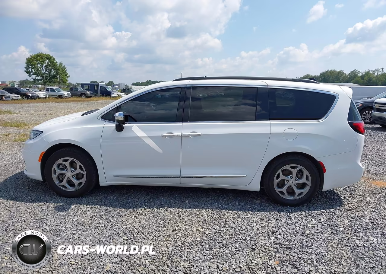 2023 Chrysler Pacifica Limited VIN:2C4RC1GGXPR530323 - 14