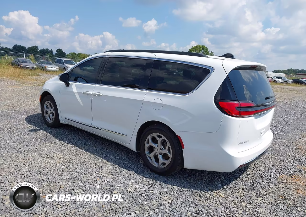 2023 Chrysler Pacifica Limited VIN:2C4RC1GGXPR530323 - 3