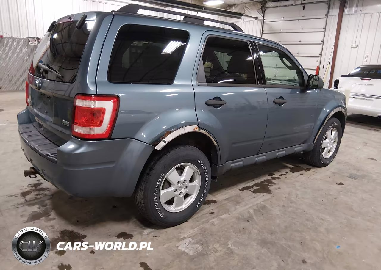 2010 Ford Escape Xlt VIN:1FMCU9DG6AKD39800 - 4