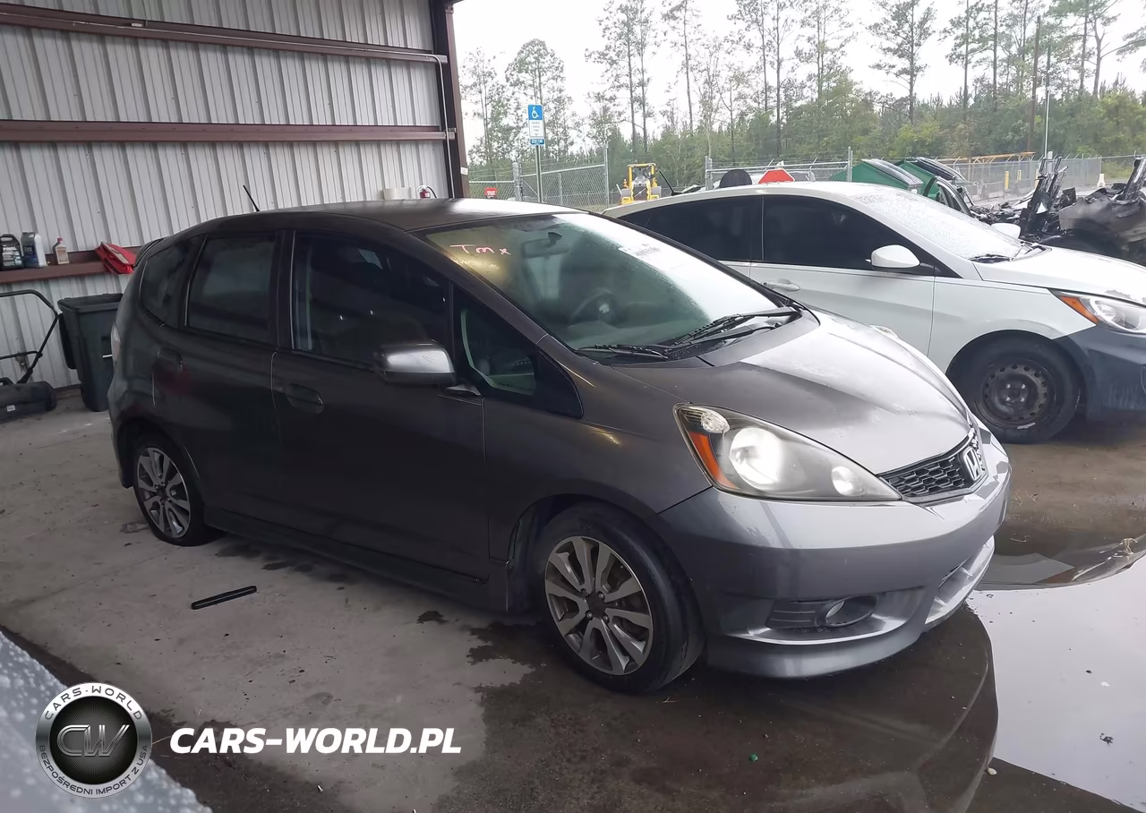 2013 Honda Fit Sport VIN:JHMGE8H63DC057884 - 13