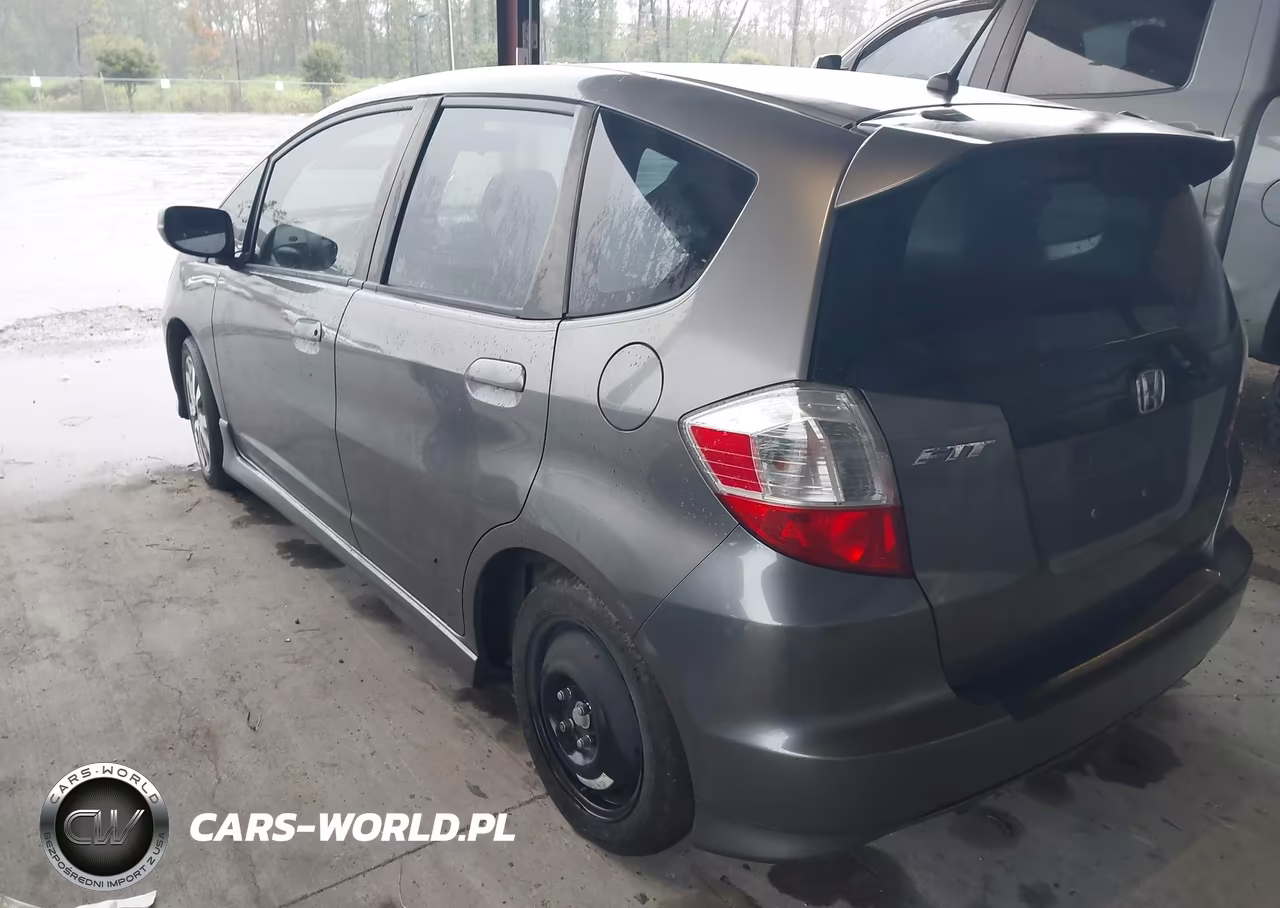 2013 Honda Fit Sport VIN:JHMGE8H63DC057884 - 3