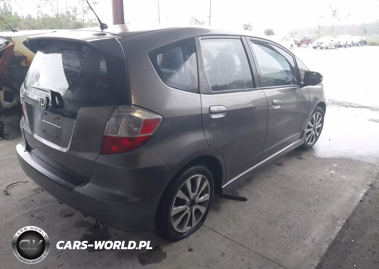2013 Honda Fit Sport VIN:JHMGE8H63DC057884 - 4