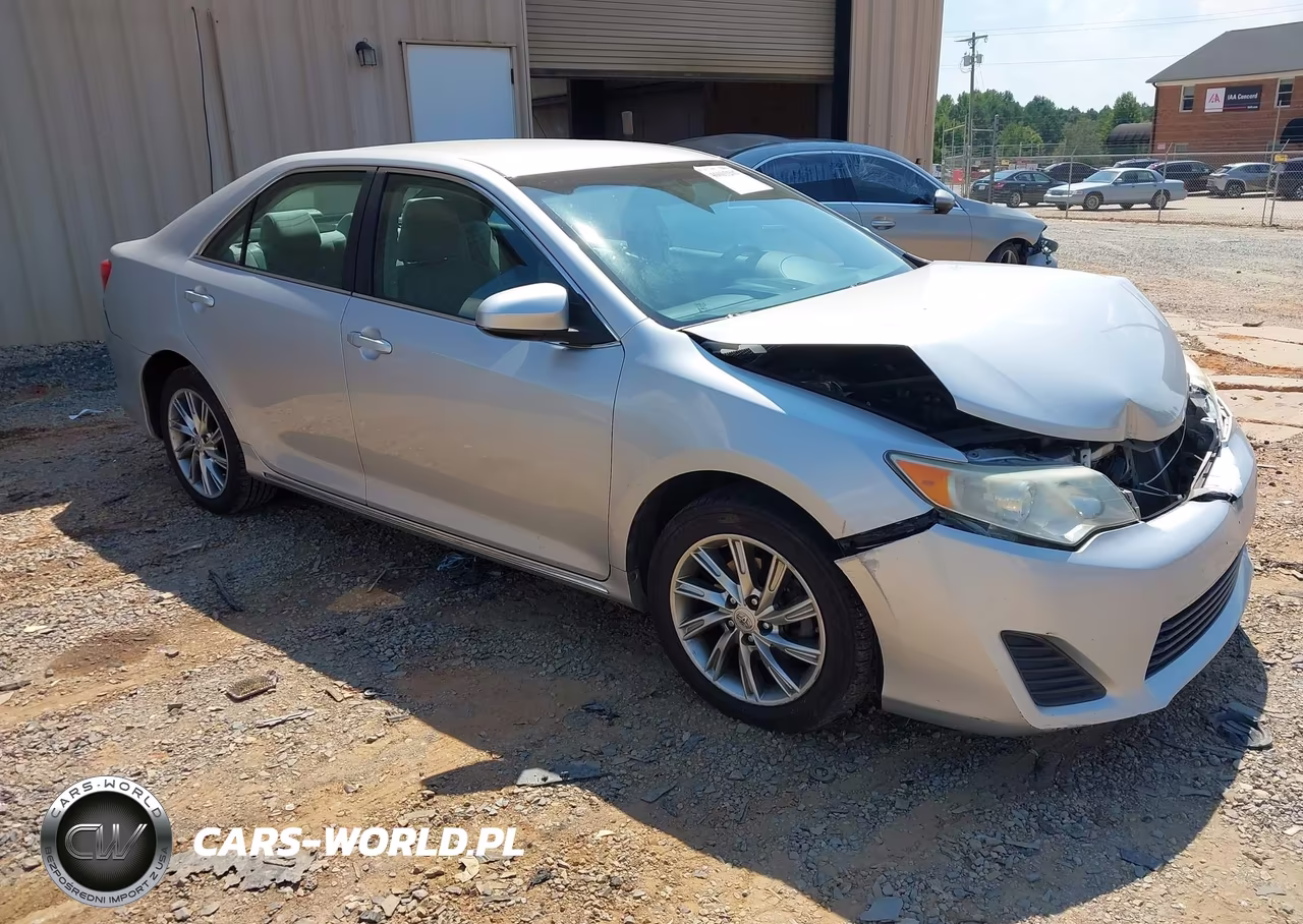 2012 Toyota Camry Le – zdjęcie 1 z 16