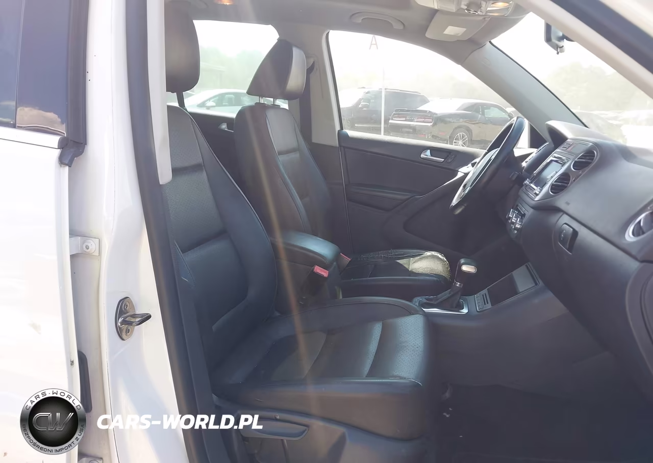 2010 Volkswagen Tiguan Wolfsburg Edition VIN:WVGAV7AX3AW003110 - 5