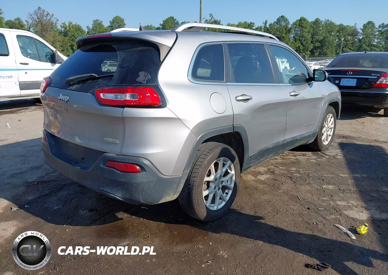 2016 Jeep Cherokee Latitude VIN:1C4PJLCBXGW201454 - 4