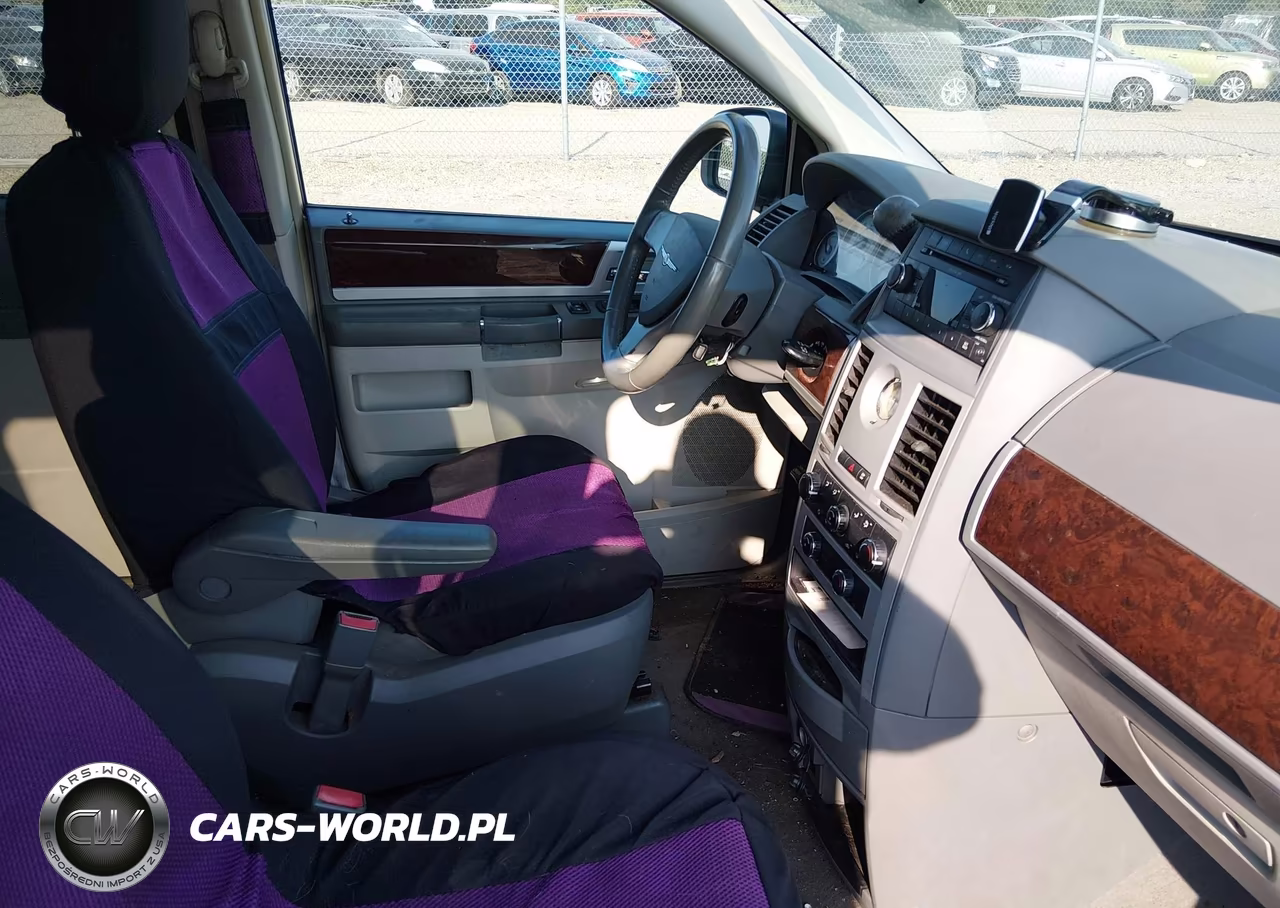 2010 Chrysler Town & Country Touring VIN:2A4RR5D12AR348106 - 5