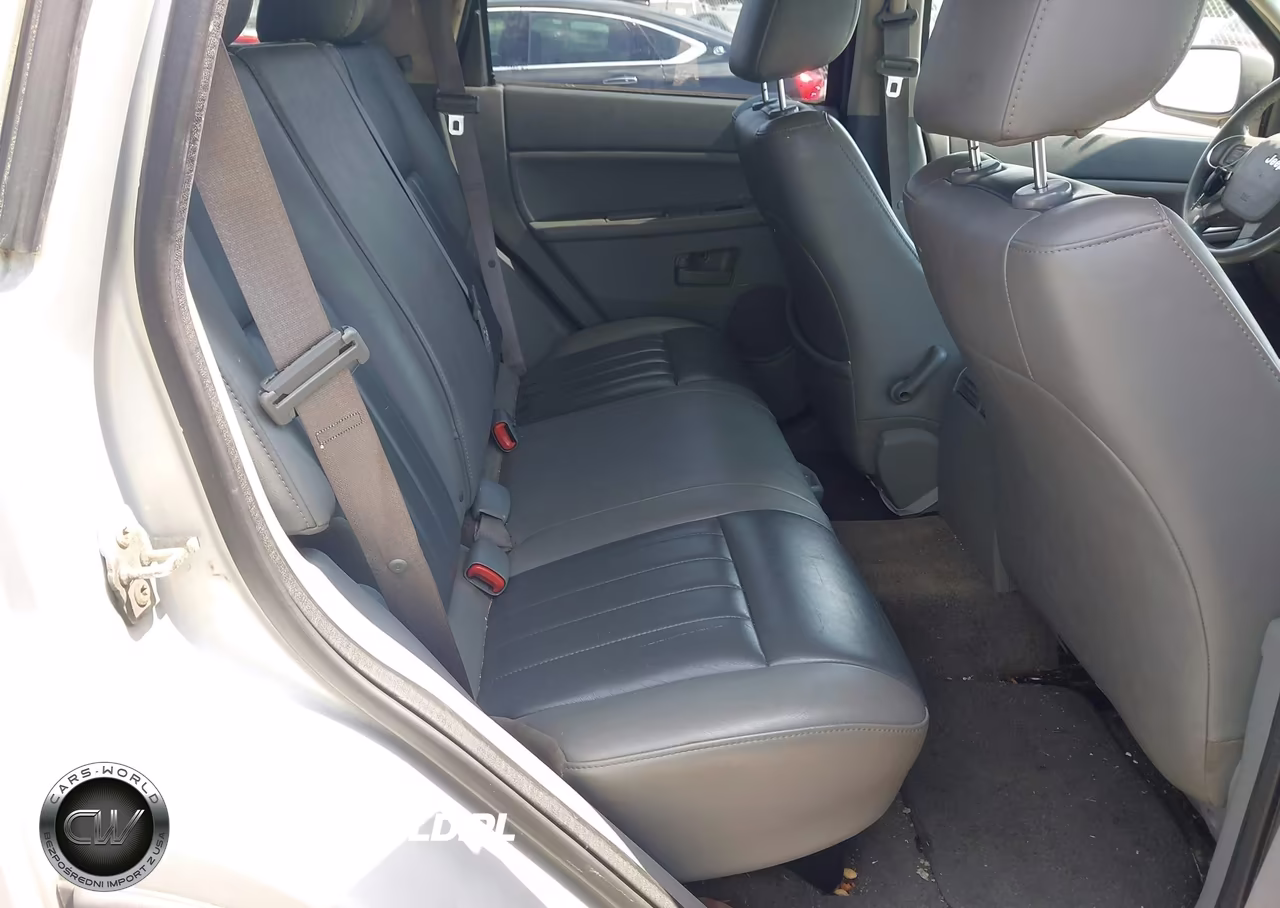 2005 Jeep Grand Cherokee Laredo VIN:1J4HR48N05C731916 - 8