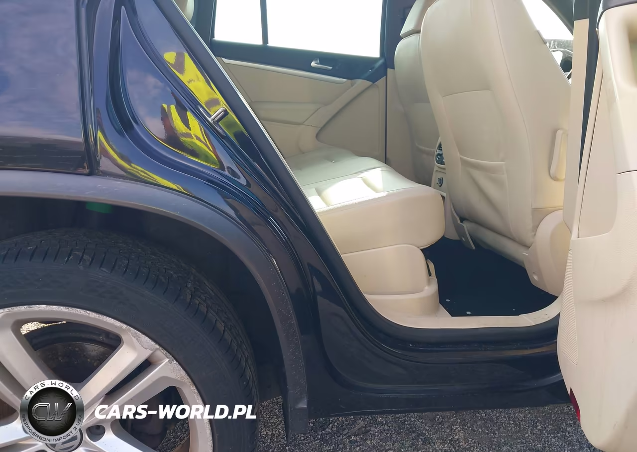 2016 Volkswagen Tiguan R-Line VIN:WVGBV7AX5GW081661 - 8