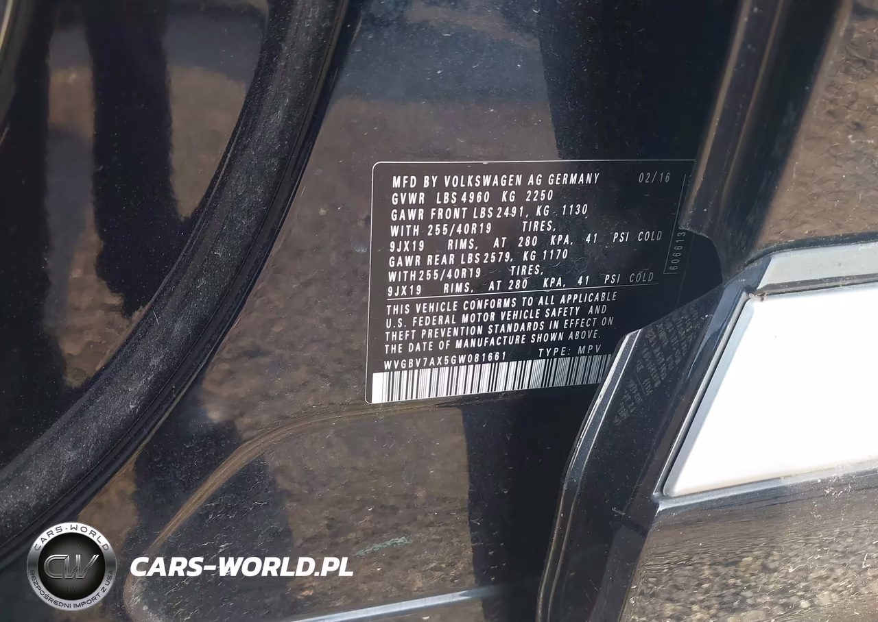 2016 Volkswagen Tiguan R-Line VIN:WVGBV7AX5GW081661 - 9
