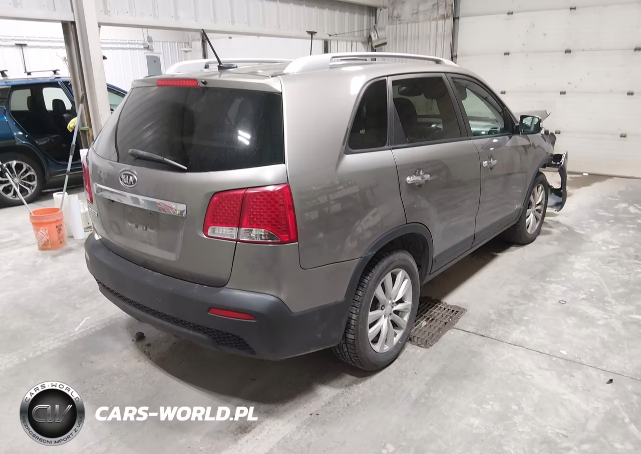 2011 Kia Sorento Lx V6 VIN:5XYKTDA25BG142462 - 4