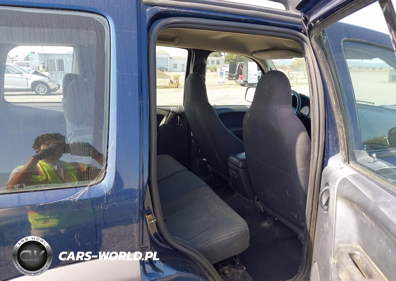 2003 Jeep Liberty Sport VIN:1J4GL48K23W562173 - 8