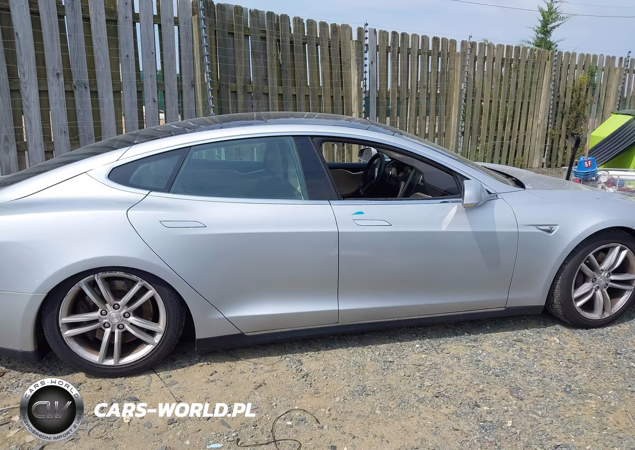 2014 Tesla Model S VIN:5YJSA1H15EFP44954 - 13