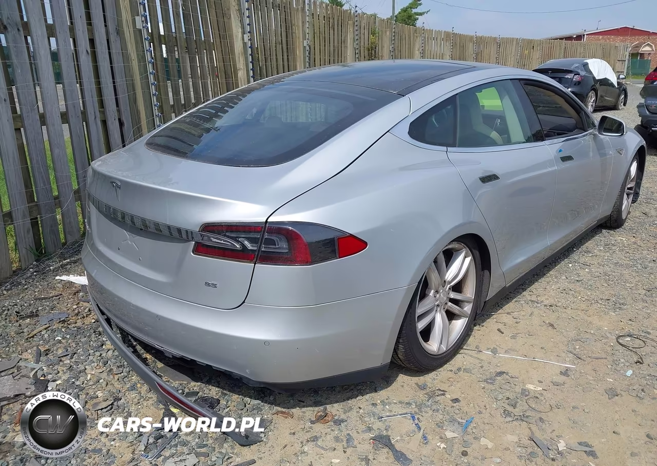 2014 Tesla Model S VIN:5YJSA1H15EFP44954 - 4