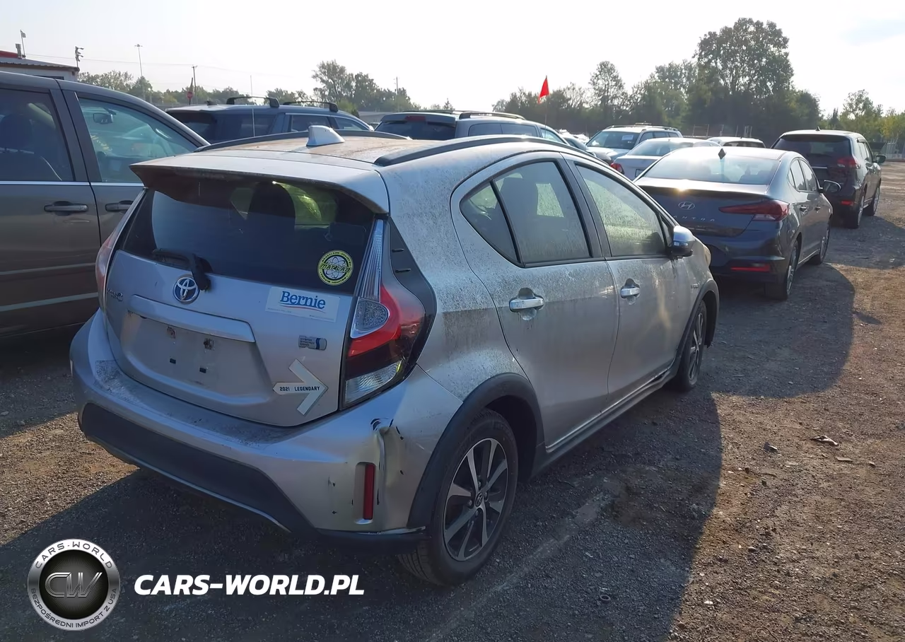 2018 Toyota Prius C One VIN:JTDKDTB34J1602983 - 4