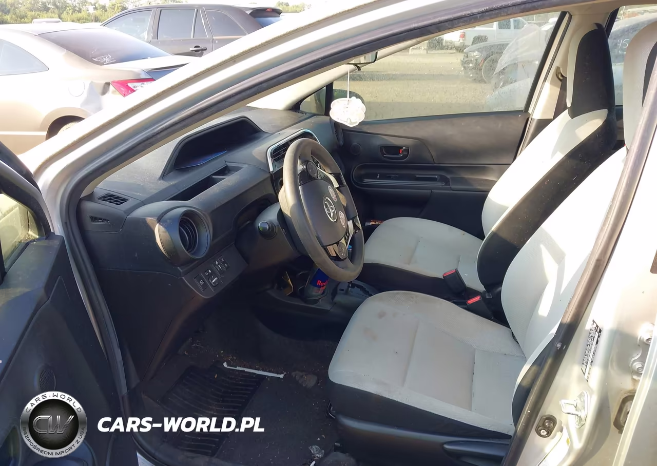 2018 Toyota Prius C One VIN:JTDKDTB34J1602983 - 5