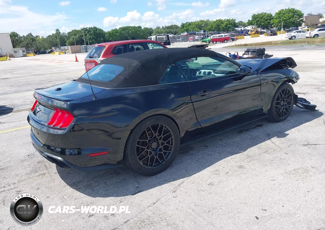 2018 Ford Mustang Ecoboost Premium VIN:1FATP8UH6J5114974 - 4