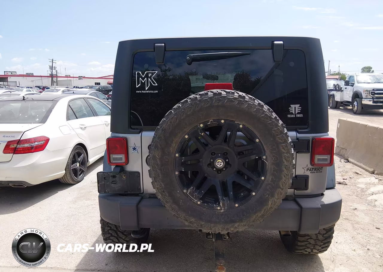 2013 Jeep Wrangler Unlimited Sport VIN:1C4BJWDG7DL660766 - 17