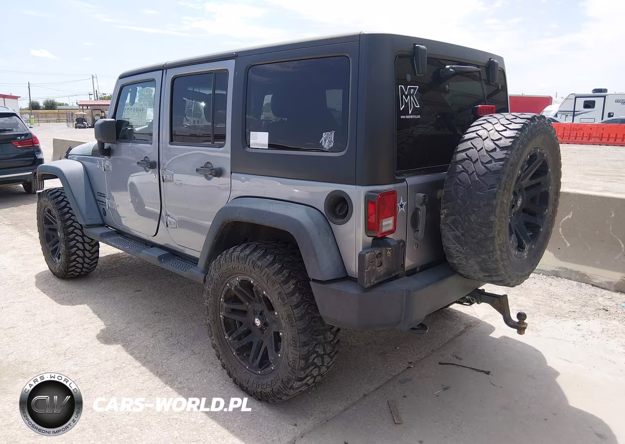 2013 Jeep Wrangler Unlimited Sport VIN:1C4BJWDG7DL660766 - 3