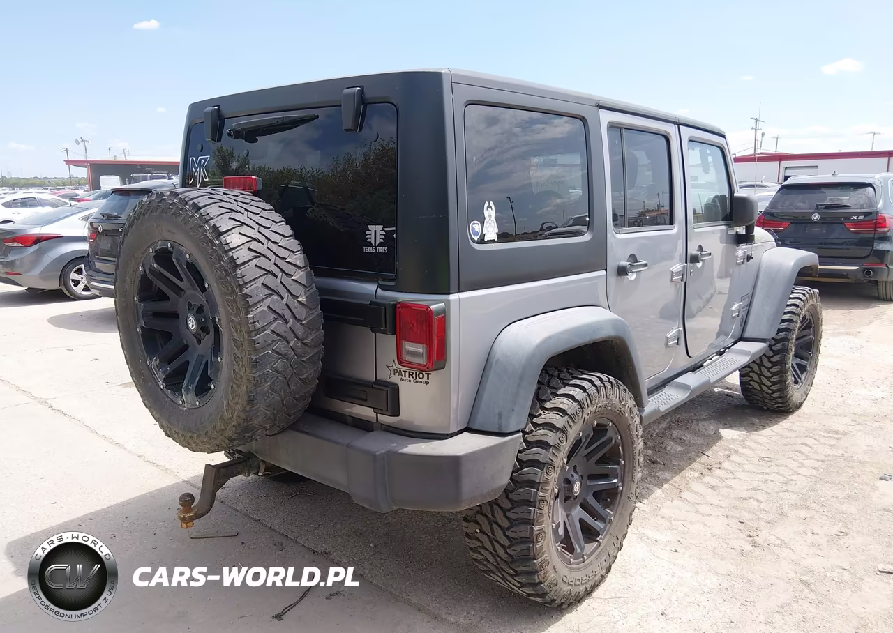 2013 Jeep Wrangler Unlimited Sport VIN:1C4BJWDG7DL660766 - 4