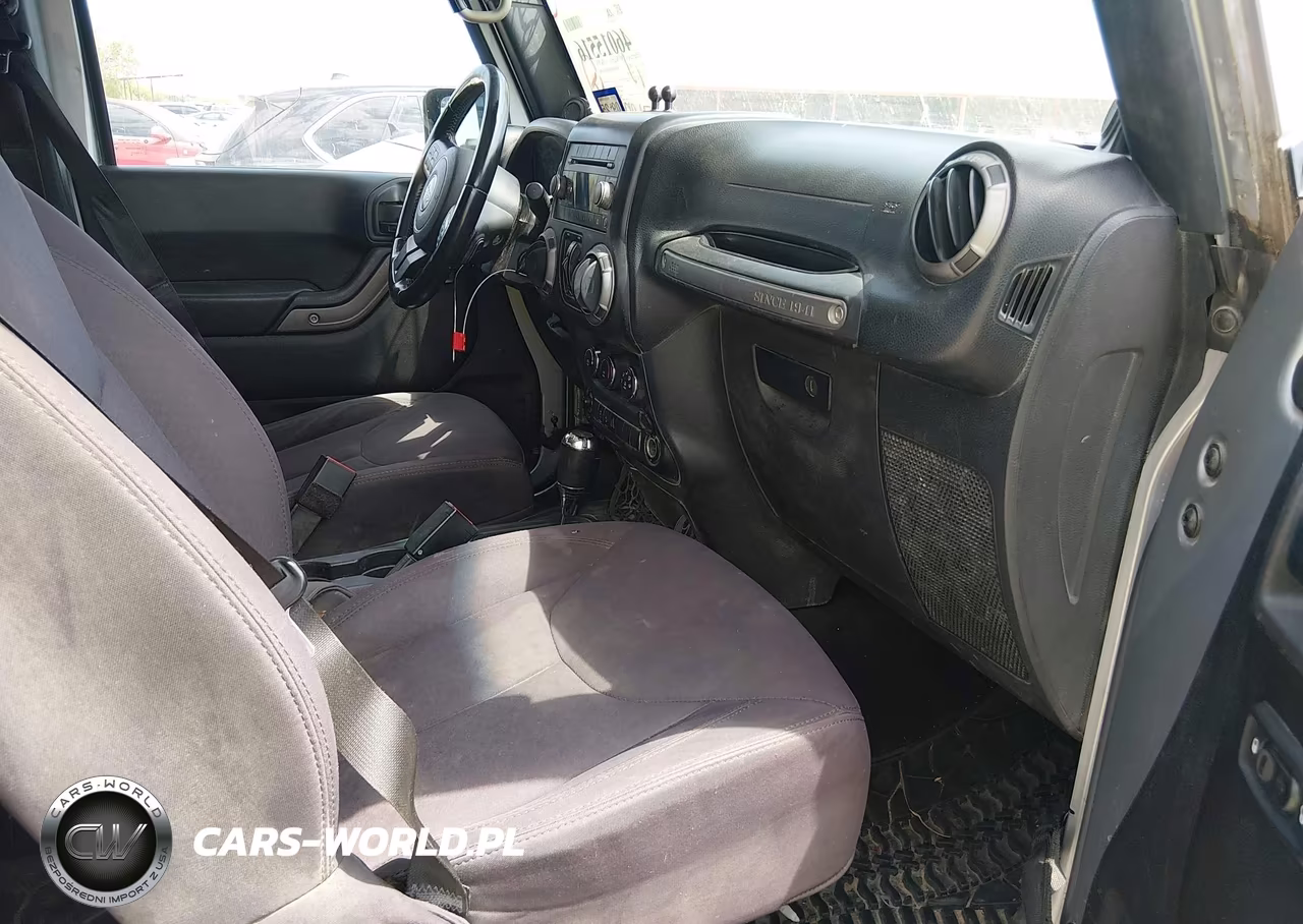 2013 Jeep Wrangler Unlimited Sport VIN:1C4BJWDG7DL660766 - 5