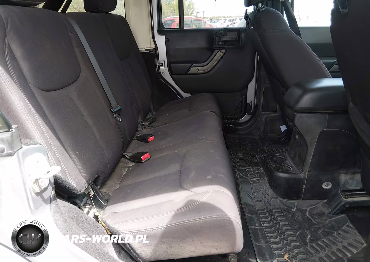 2013 Jeep Wrangler Unlimited Sport VIN:1C4BJWDG7DL660766 - 8