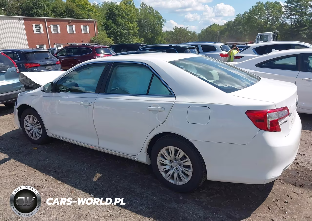2014 Toyota Camry Le VIN:4T4BF1FK0ER406996 - 14