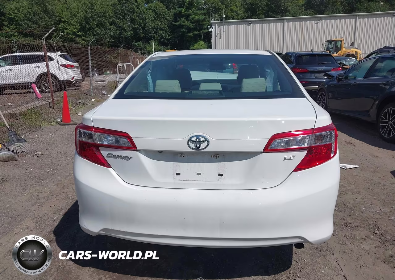 2014 Toyota Camry Le VIN:4T4BF1FK0ER406996 - 16