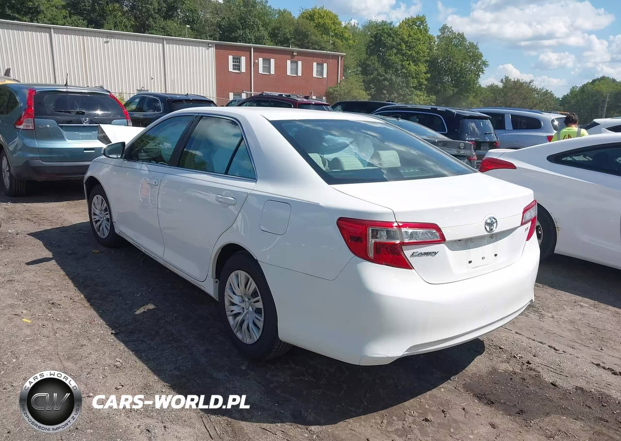 2014 Toyota Camry Le VIN:4T4BF1FK0ER406996 - 3