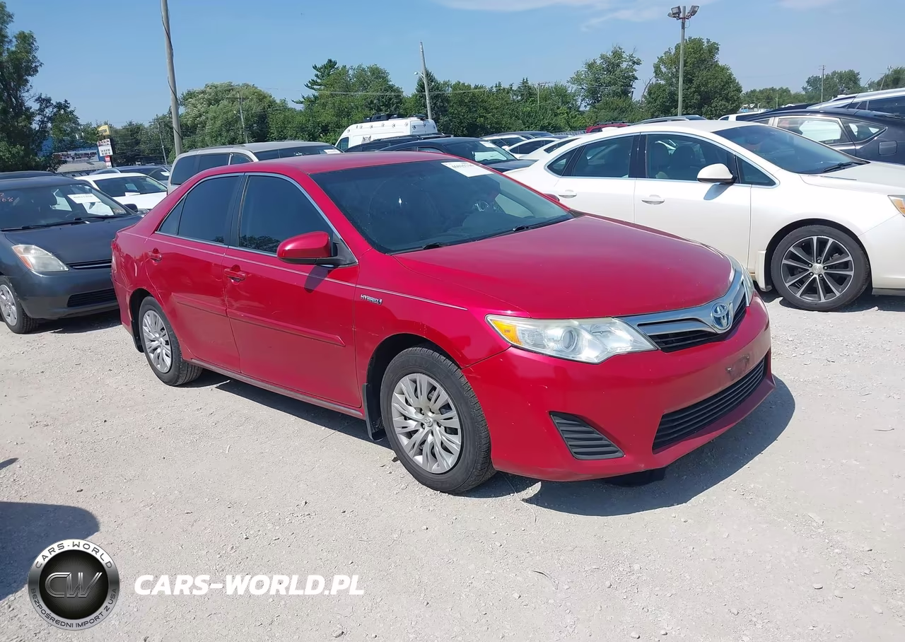 2014 Toyota Camry Hybrid Le – zdjęcie 1 z 16