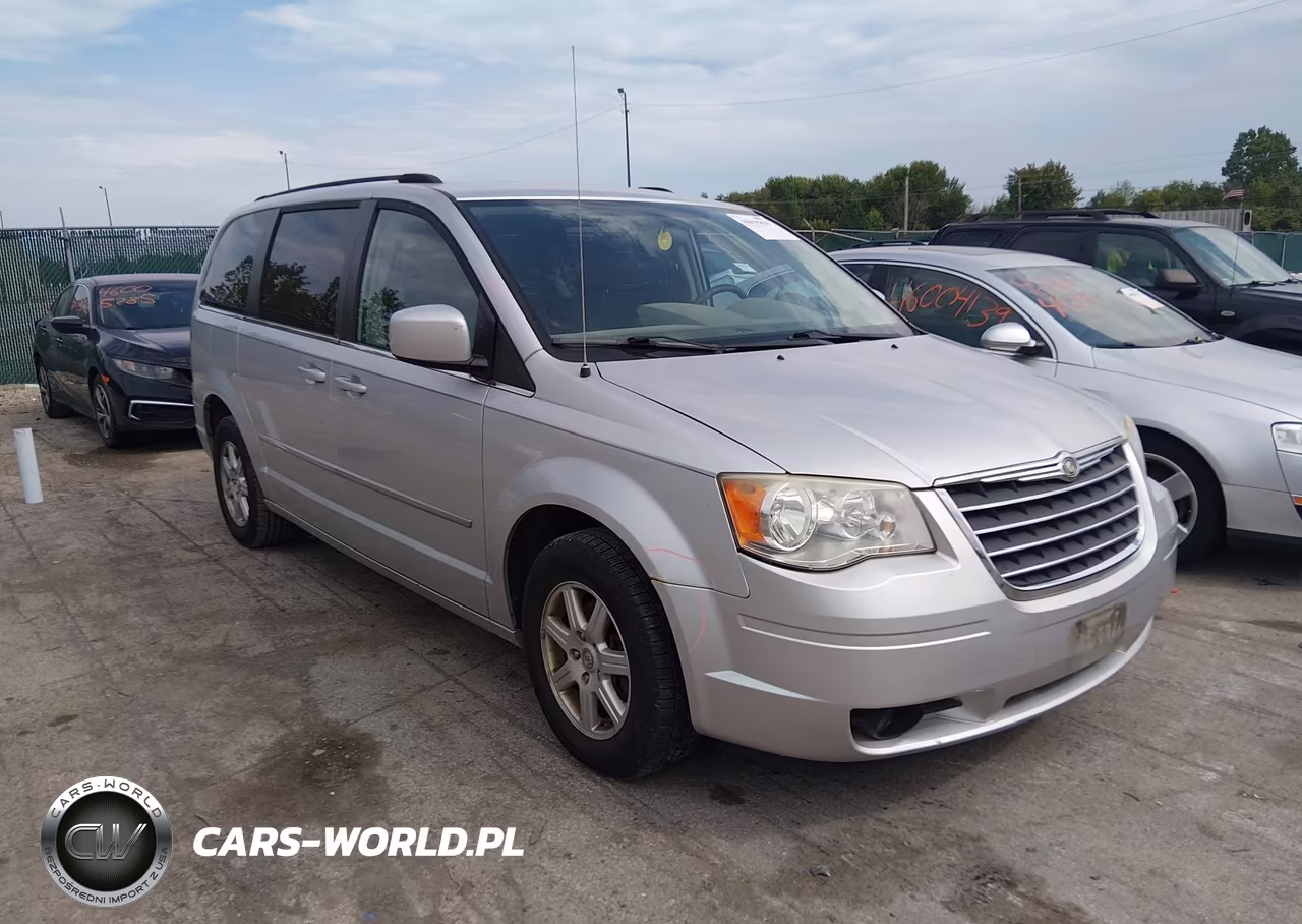 2010 Chrysler Town & Country Touring – zdjęcie 1 z 11