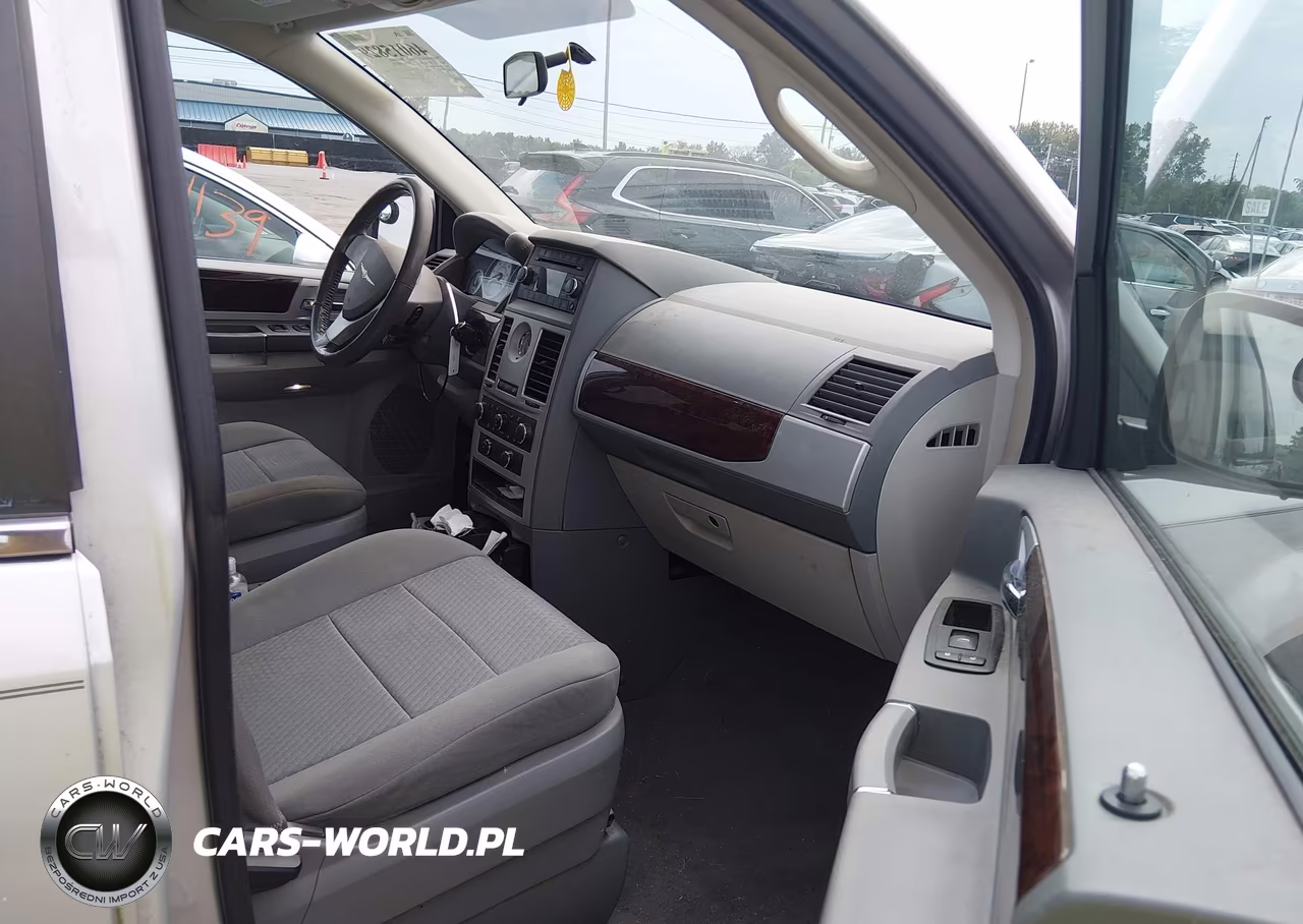 2010 Chrysler Town & Country Touring VIN:2A4RR5D14AR413411 - 5