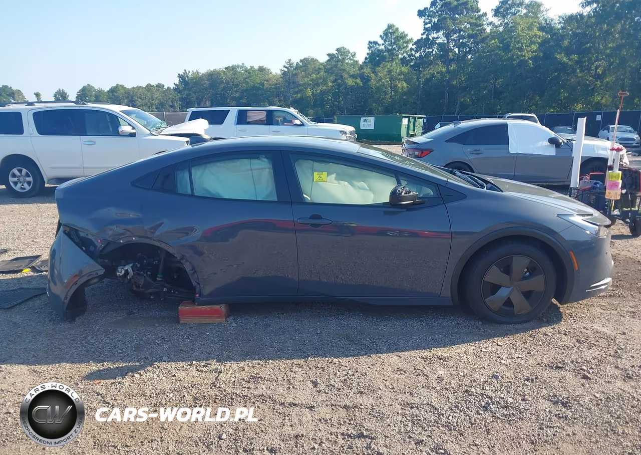 2025 Toyota Prius Le VIN:JTDACAAU1S3064679 - 14
