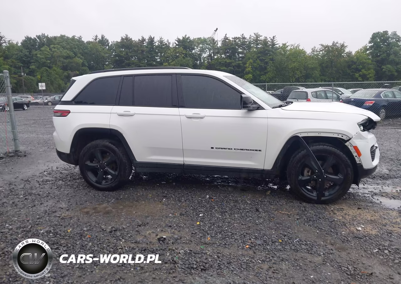 2023 Jeep Grand Cherokee Altitude 4X4 VIN:1C4RJHAG8PC504707 - 13