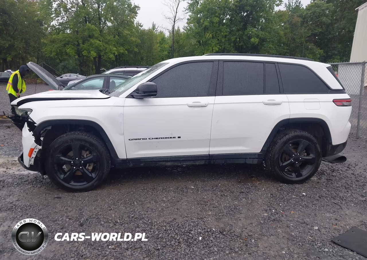 2023 Jeep Grand Cherokee Altitude 4X4 VIN:1C4RJHAG8PC504707 - 14