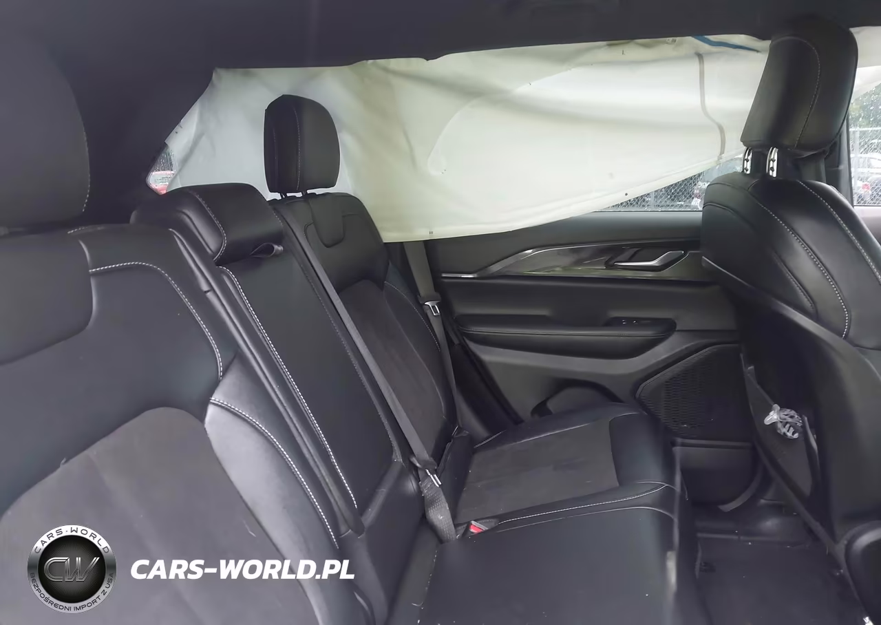 2023 Jeep Grand Cherokee Altitude 4X4 VIN:1C4RJHAG8PC504707 - 8