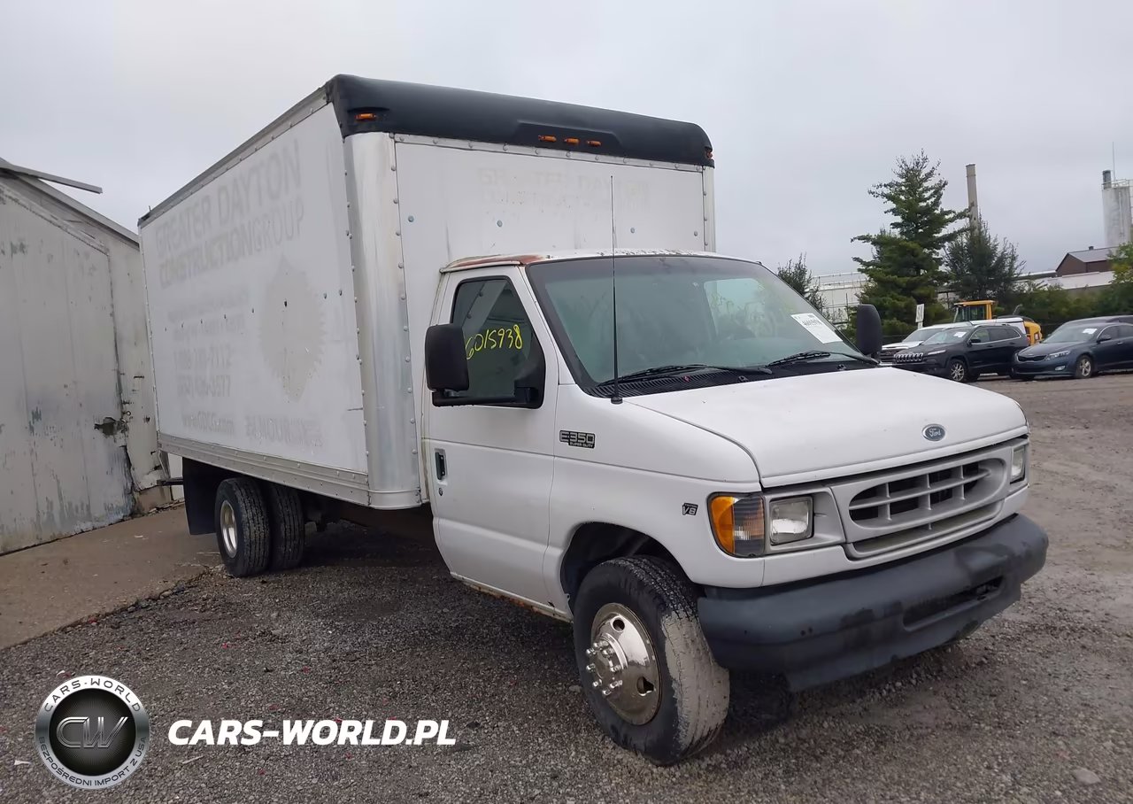 2002 Ford E-350 Cutaway Standard