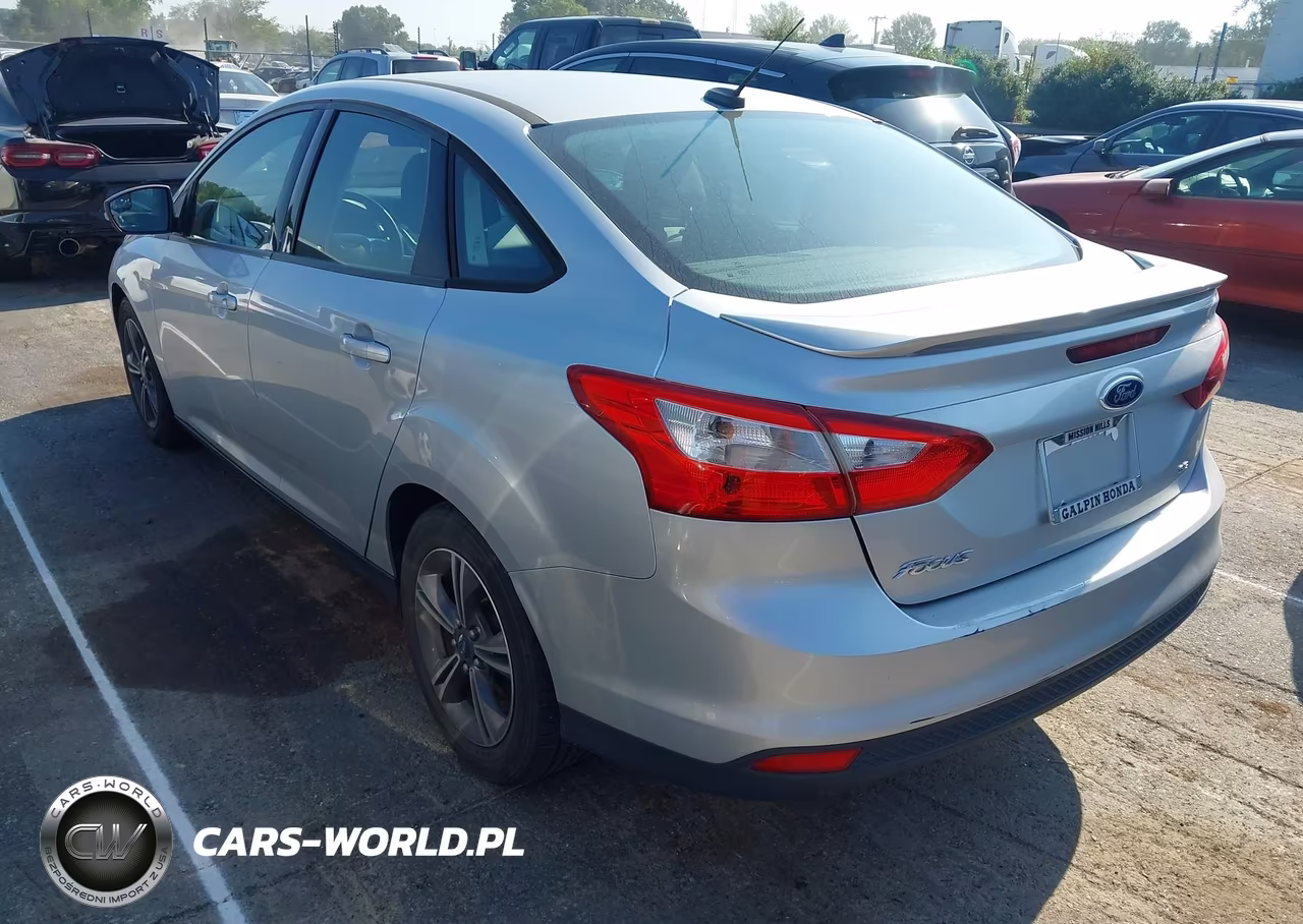 2014 Ford Focus Se VIN:1FADP3F27EL418414 - 3