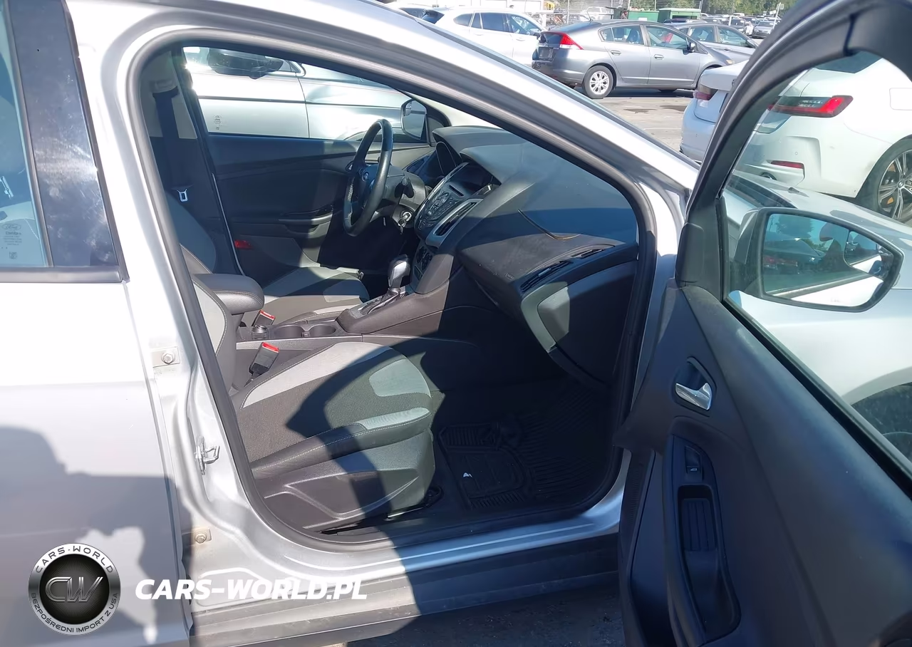2014 Ford Focus Se VIN:1FADP3F27EL418414 - 5