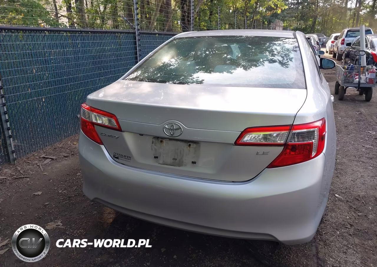 2014 Toyota Camry Le VIN:4T4BF1FK1ER425573 - 16