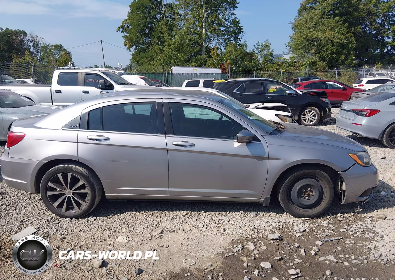2014 Chrysler 200 Touring VIN:1C3CCBBGXEN183898 - 13