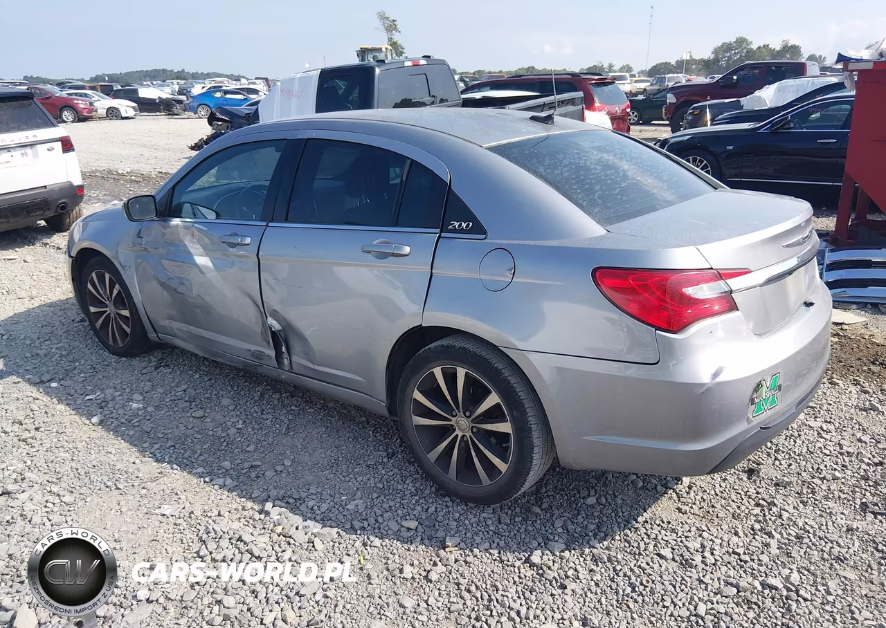 2014 Chrysler 200 Touring VIN:1C3CCBBGXEN183898 - 3